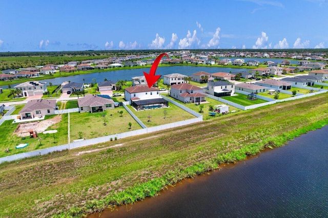 7528 NW Deysbrook Lane, Port St. Lucie, FL 34987