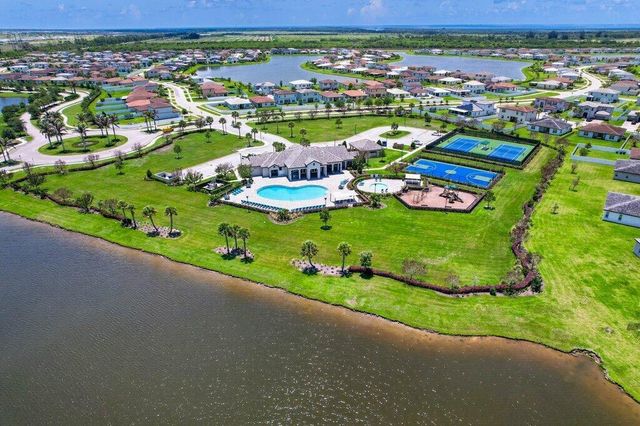7528 NW Deysbrook Lane, Port St. Lucie, FL 34987