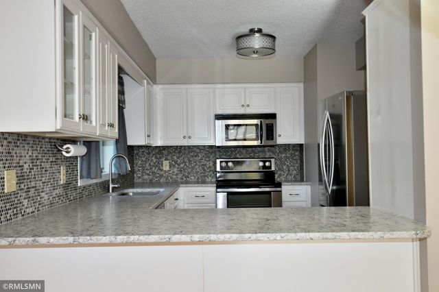 580 Evergreen Drive 21, New Richmond, WI 54017