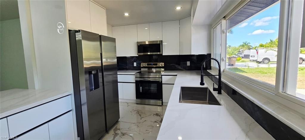 Image 14 of property listing at 238 SE 46th LN, Cape Coral, FL 33904