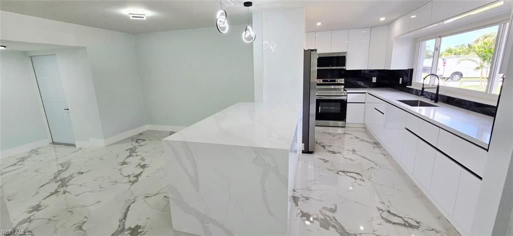 Image 16 of property listing at 238 SE 46th LN, Cape Coral, FL 33904