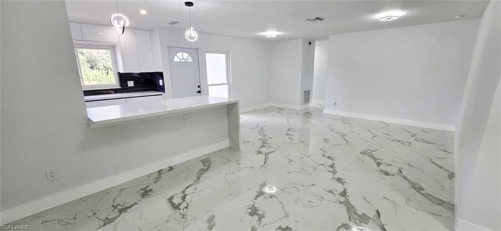 Image 8 of property listing at 238 SE 46th LN, Cape Coral, FL 33904