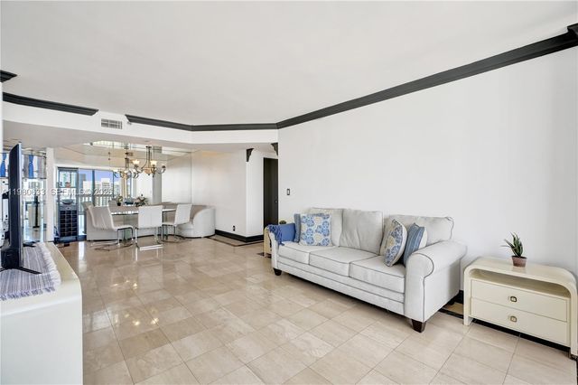 1000 W Island Boulevard 2908, Aventura, FL 33160