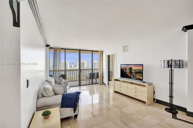 1000 W Island Boulevard 2908, Aventura, FL 33160