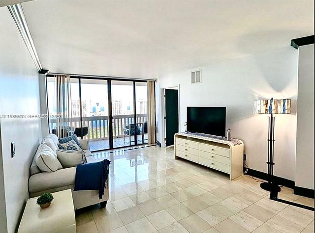 1000 W Island Boulevard 2908, Aventura, FL 33160