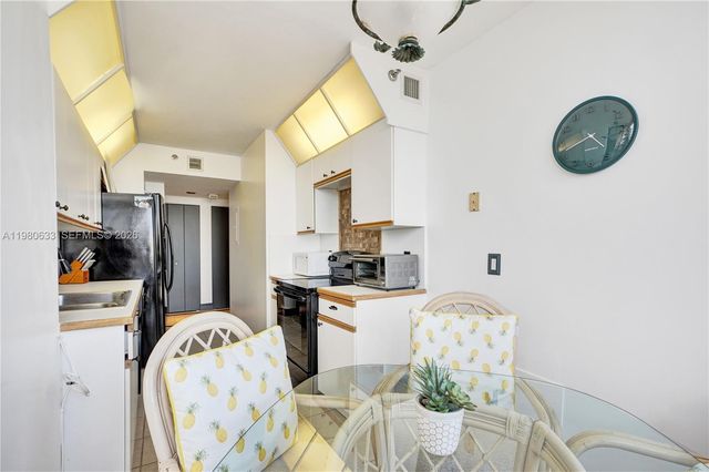 1000 W Island Boulevard 2908, Aventura, FL 33160