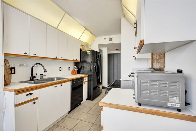 1000 W Island Boulevard 2908, Aventura, FL 33160