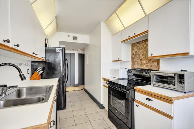 1000 W Island Boulevard 2908, Aventura, FL 33160