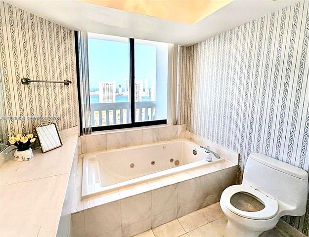 1000 W Island Boulevard 2908, Aventura, FL 33160