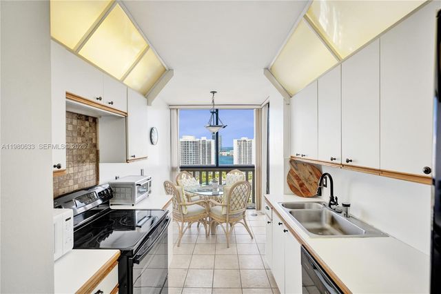 1000 W Island Boulevard 2908, Aventura, FL 33160