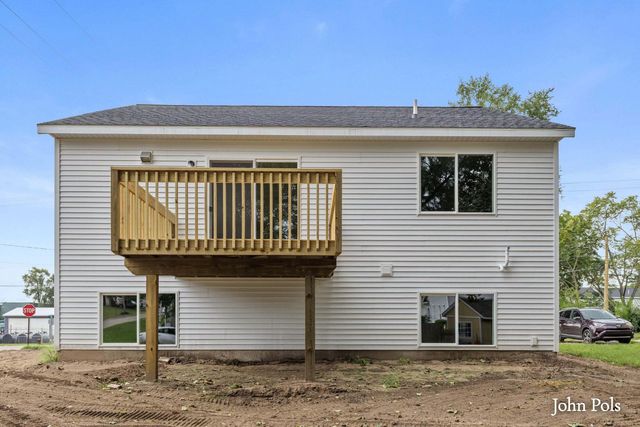 222 E Ellis Avenue, Belding, MI 48809