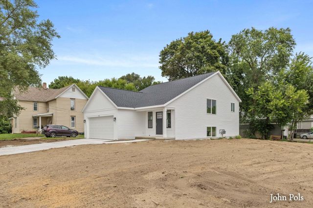 222 E Ellis Avenue, Belding, MI 48809