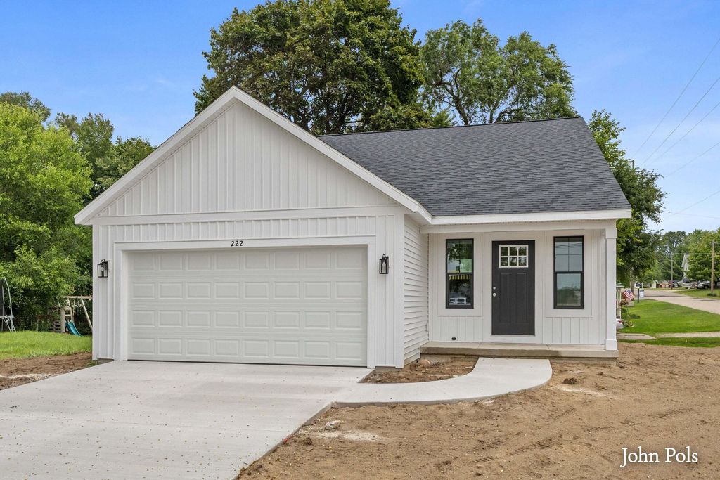 222 E Ellis Avenue, Belding, MI 48809