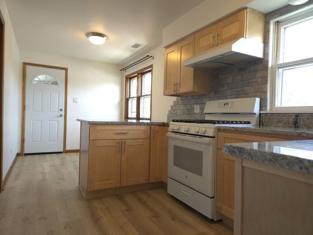 7010 W Diversey Avenue 3, Chicago, IL 60607