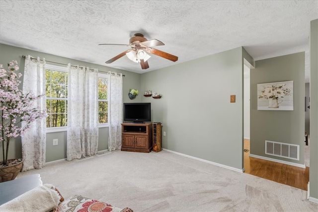 125 Oakhaven Dr., Economy, PA 15042
