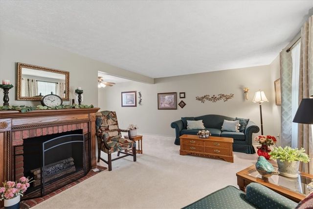 125 Oakhaven Dr., Economy, PA 15042