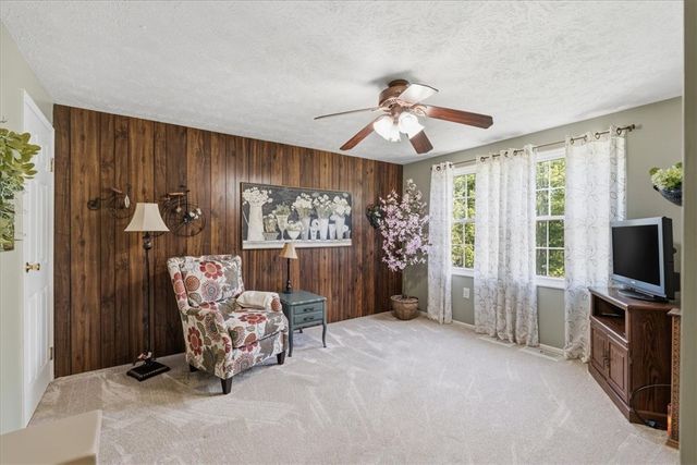 125 Oakhaven Dr., Economy, PA 15042