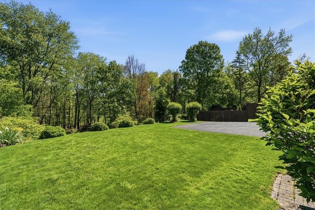 125 Oakhaven Dr., Economy, PA 15042