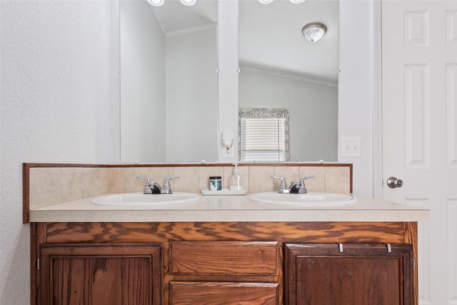 424 State Highway 53, Rosebud, TX 76570