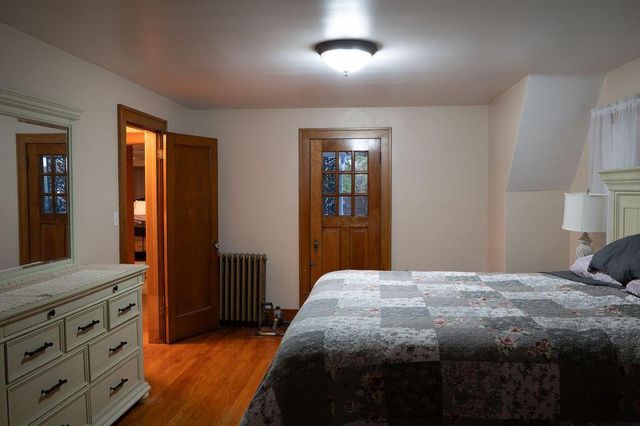 715 E College AVENUE, Waukesha, WI 53186