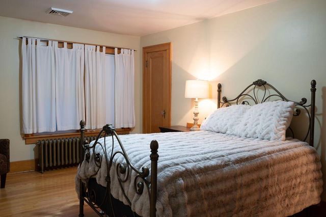 715 E College AVENUE, Waukesha, WI 53186