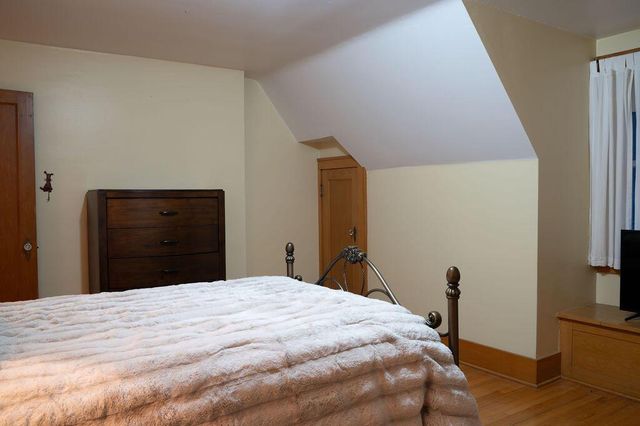 715 E College AVENUE, Waukesha, WI 53186