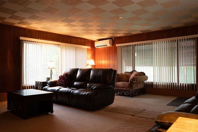 715 E College AVENUE, Waukesha, WI 53186