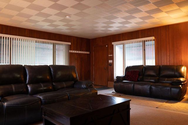 715 E College AVENUE, Waukesha, WI 53186