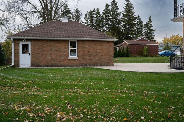 715 E College AVENUE, Waukesha, WI 53186