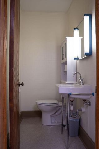 715 E College AVENUE, Waukesha, WI 53186