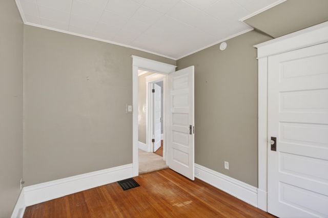 300 4th Avenue S, South Saint Paul, MN 55075