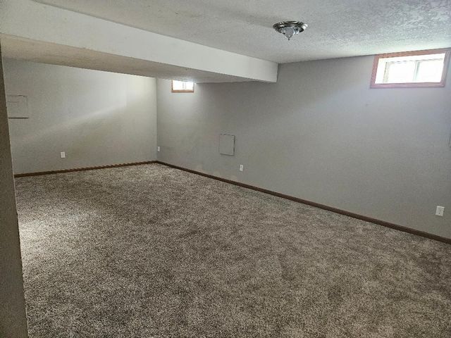 562 40th Avenue, Pleasantville, IA 50225