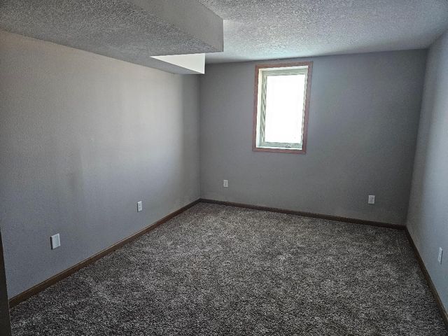 562 40th Avenue, Pleasantville, IA 50225