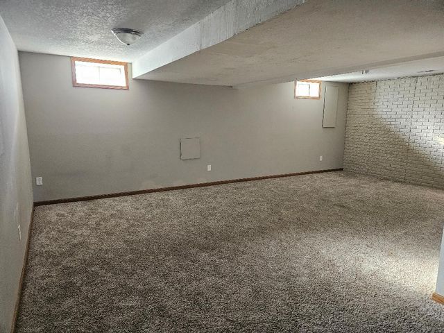 562 40th Avenue, Pleasantville, IA 50225