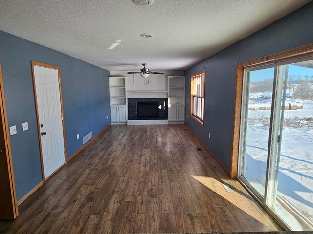 562 40th Avenue, Pleasantville, IA 50225