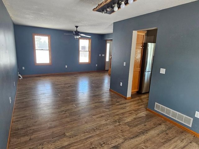 562 40th Avenue, Pleasantville, IA 50225