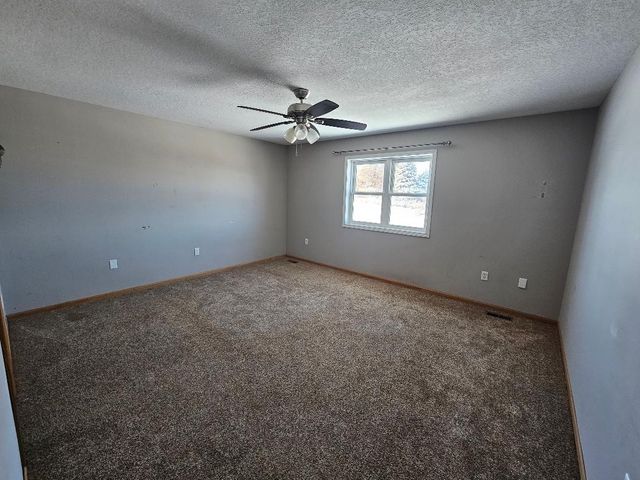 562 40th Avenue, Pleasantville, IA 50225