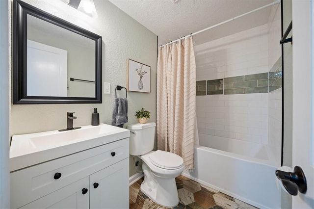 605 E 90th Street, Kansas City, MO 64131