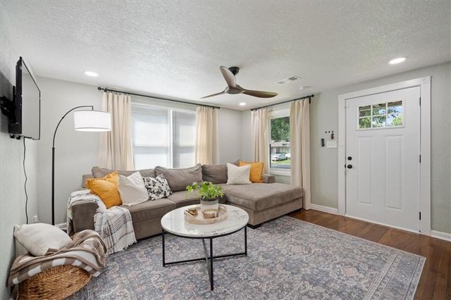 605 E 90th Street, Kansas City, MO 64131