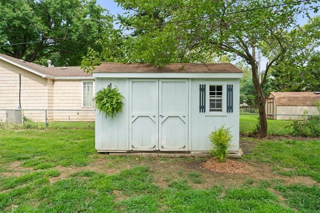 605 E 90th Street, Kansas City, MO 64131
