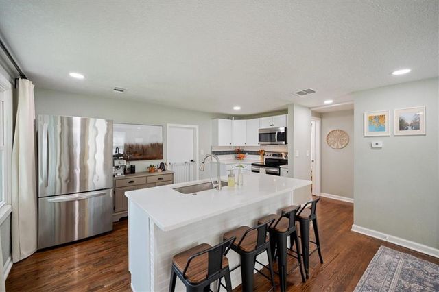 605 E 90th Street, Kansas City, MO 64131