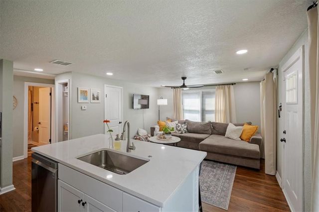 605 E 90th Street, Kansas City, MO 64131