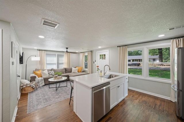 605 E 90th Street, Kansas City, MO 64131