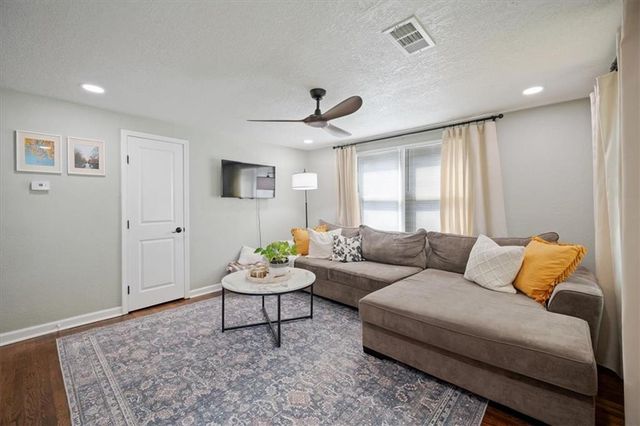 605 E 90th Street, Kansas City, MO 64131