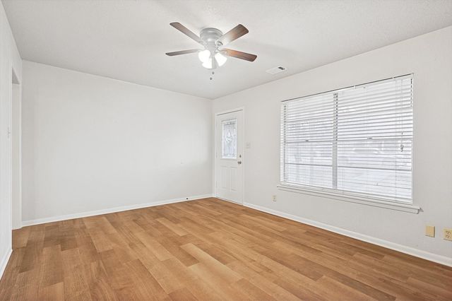 315 Hall Street, Whitesboro, TX 76273