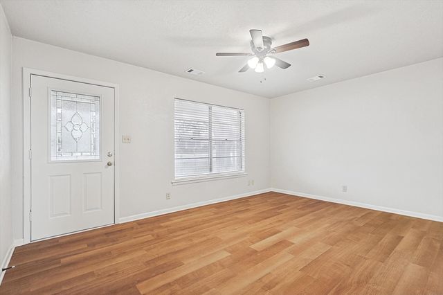 315 Hall Street, Whitesboro, TX 76273