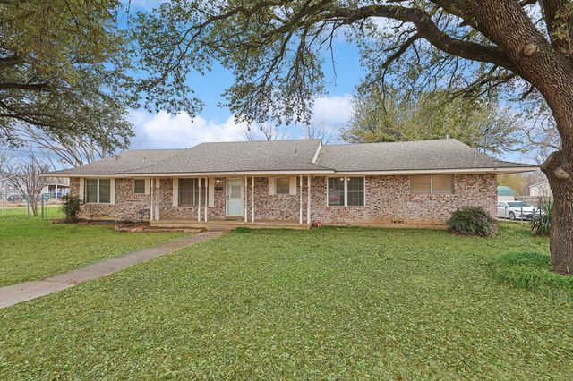 315 Hall Street, Whitesboro, TX 76273