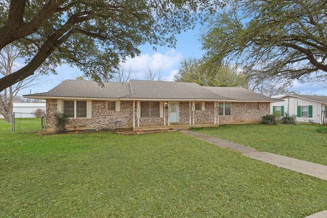 315 Hall Street, Whitesboro, TX 76273