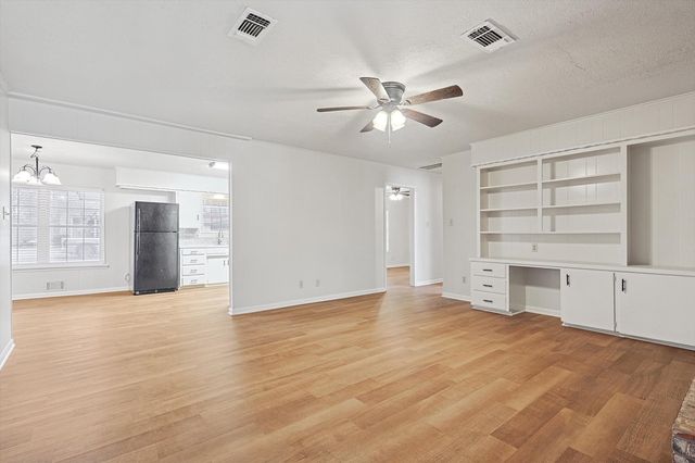 315 Hall Street, Whitesboro, TX 76273