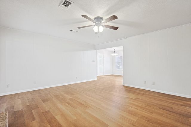 315 Hall Street, Whitesboro, TX 76273